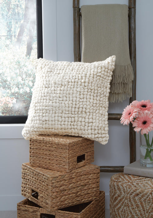 Aavie Pillow - Bill's Discount Center (Bradenton, FL)