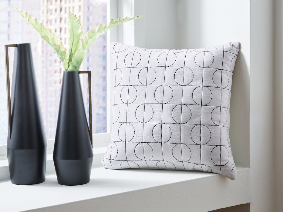 Kydner Pillow (Set of 4) - Bill's Discount Center (Bradenton, FL)