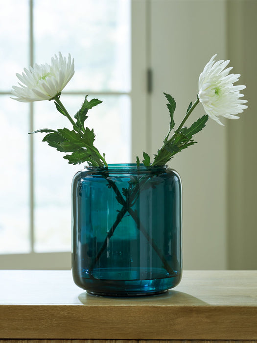 Inisland Vase - Bill's Discount Center (Bradenton, FL)