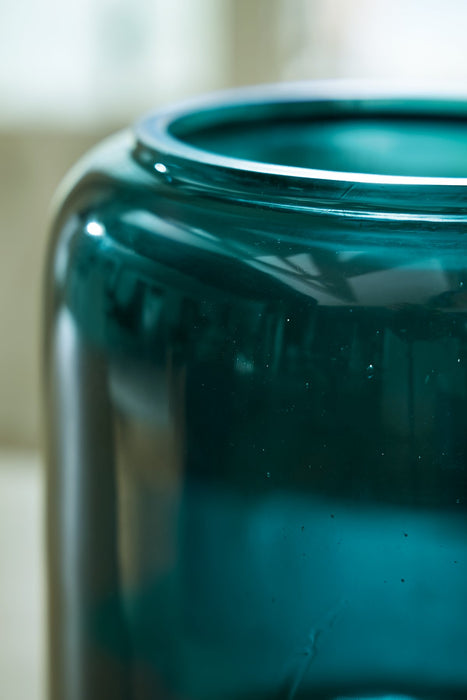 Inisland Vase - Bill's Discount Center (Bradenton, FL)