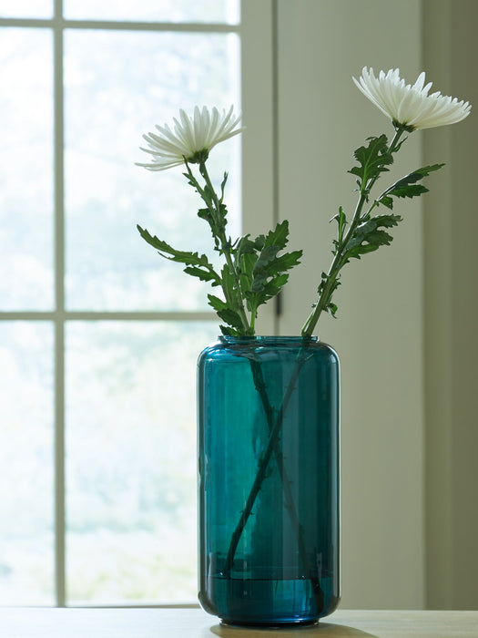 Inisland Vase - Bill's Discount Center (Bradenton, FL)