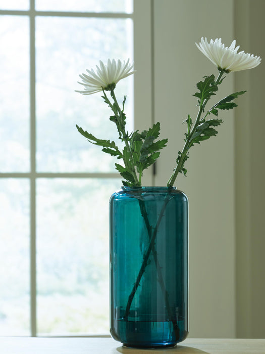 Inisland Vase - Bill's Discount Center (Bradenton, FL)