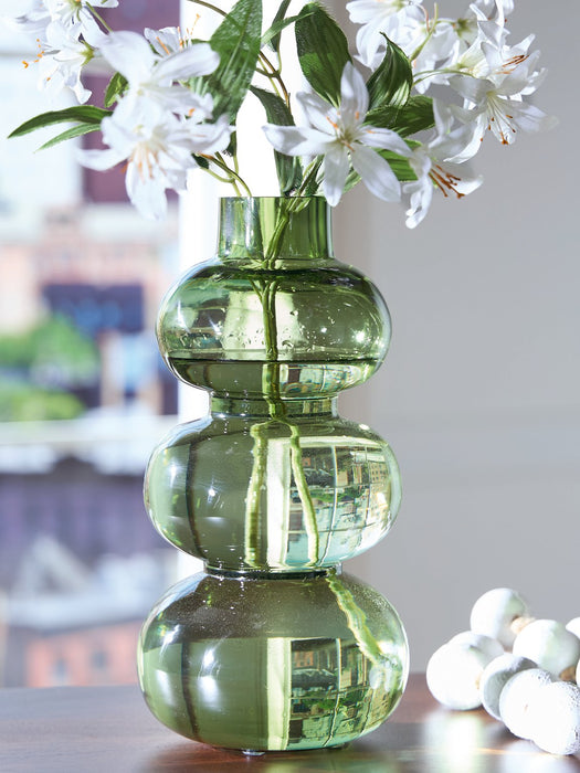 Renethorne Vase - Bill's Discount Center (Bradenton, FL)