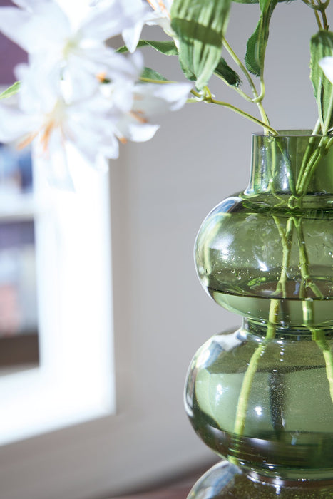 Renethorne Vase - Bill's Discount Center (Bradenton, FL)