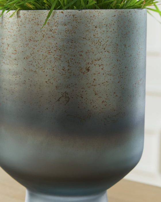 Pennmore Vase - Bill's Discount Center (Bradenton, FL)