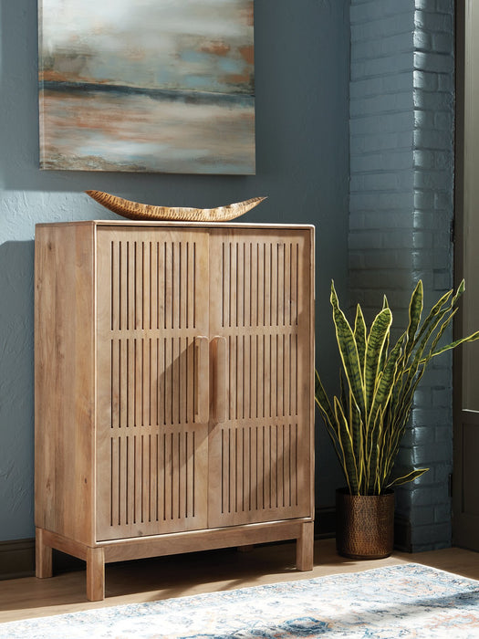Pellamour Bar Cabinet - Bill's Discount Center (Bradenton, FL)