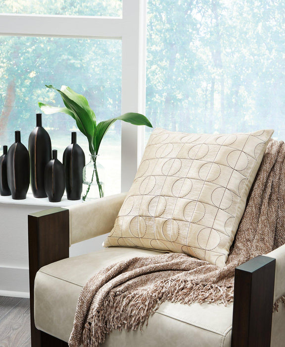 Kydner Pillow (Set of 4) - Bill's Discount Center (Bradenton, FL)