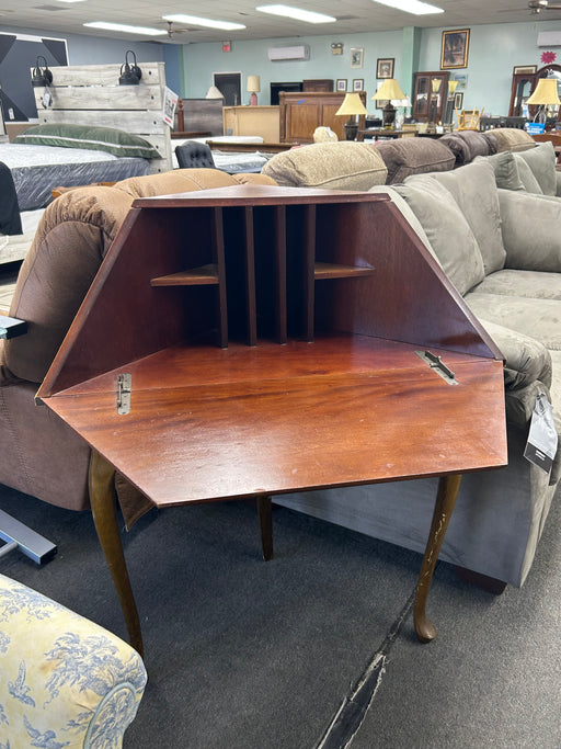 Used Corner Desk - Bill's Discount Center (Bradenton, FL)