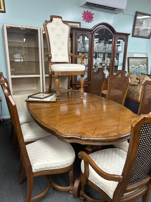 Used Table with 8 Chairs