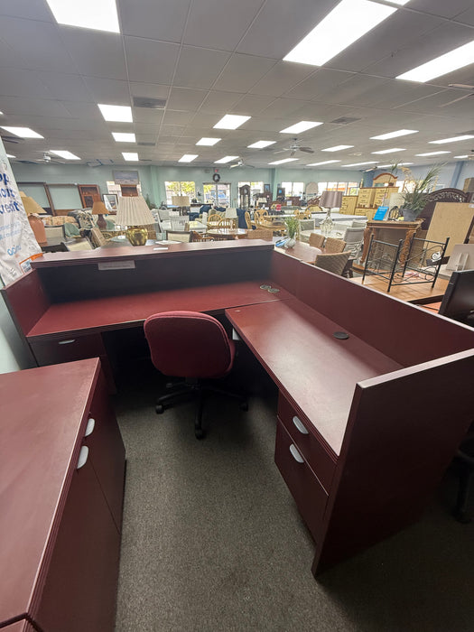 Receptions Desk - Bill's Discount Center (Bradenton, FL)