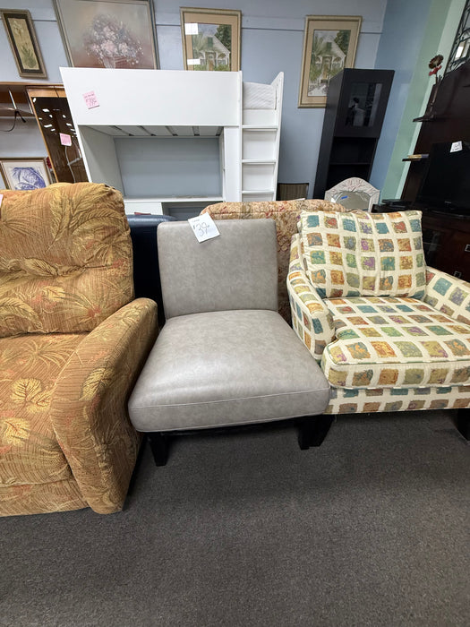 Used Chair - Bill's Discount Center (Bradenton, FL)