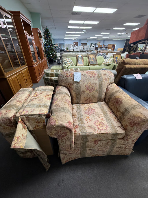 Used Chair and Ottoman - Bill's Discount Center (Bradenton, FL)