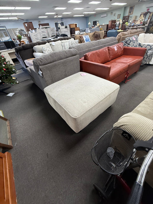 Used Ottoman - Bill's Discount Center (Bradenton, FL)